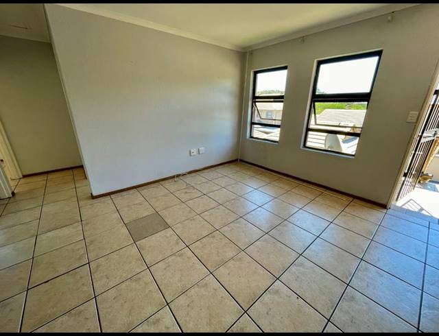 2 BEDROOM TOWNHOUSE FOR SALE IN CHANCLIFF RIDGE